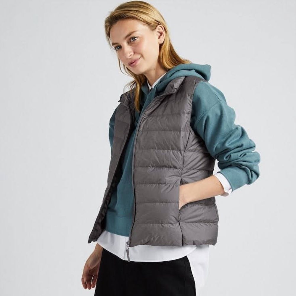 Uniqlo Ultra Light Down Vest Women’s Gray Puffer Vest Size L